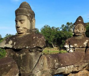 壊れた仏像・石像・文化財
