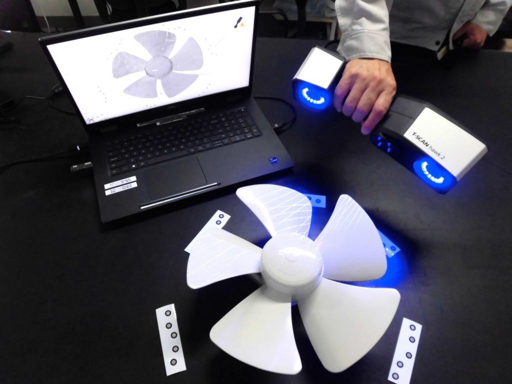 非接触3Dスキャナーで現物を3Dスキャンしてデータ化